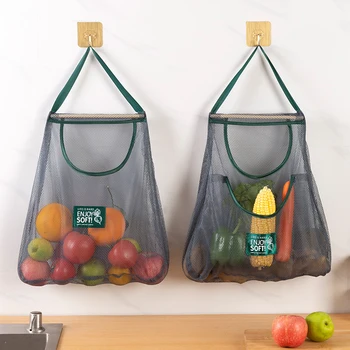 Кухненски богат на функции Подвесная чанта за съхранение на плодове и зеленчуци, в която се съхраняват джинджифил, чесън, лук, издълбани дишащи пакети за съхранение